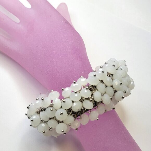 Vintage Milk Glass Stretch Bracelet - Picture 2 of 11